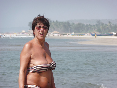 Older women in bikini. (most saggy tits).