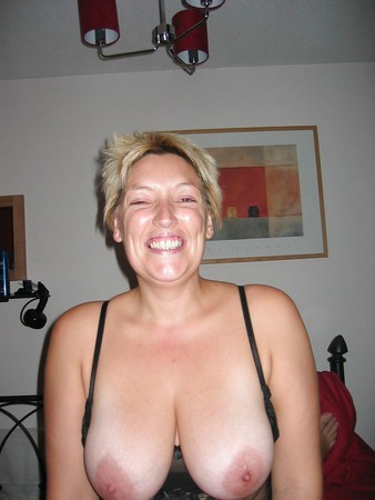 AMATEUR WIFE WITH BIG TITS