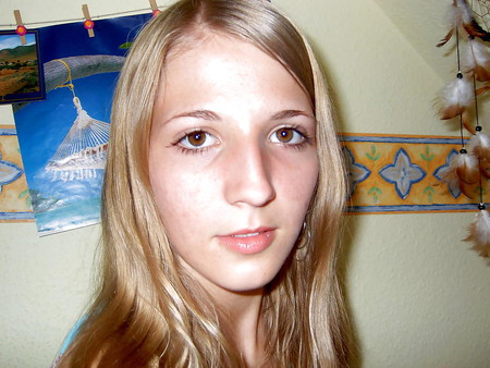 Sexy German Blonde Amateur Teen ... !!!
