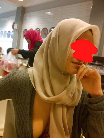 indonesia- jilbab tudung narsis di tempat umum