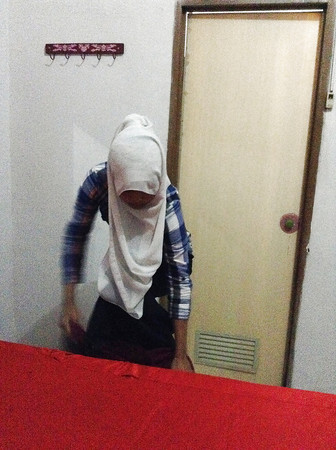 indonesia- cewek jilbab tudung di hotel