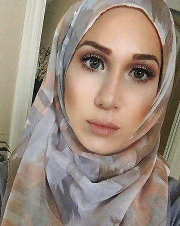 Horny hijabie girl - She need hard sex