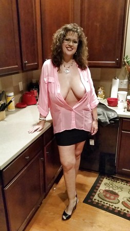 Busty Curvy Mature Milf Cass